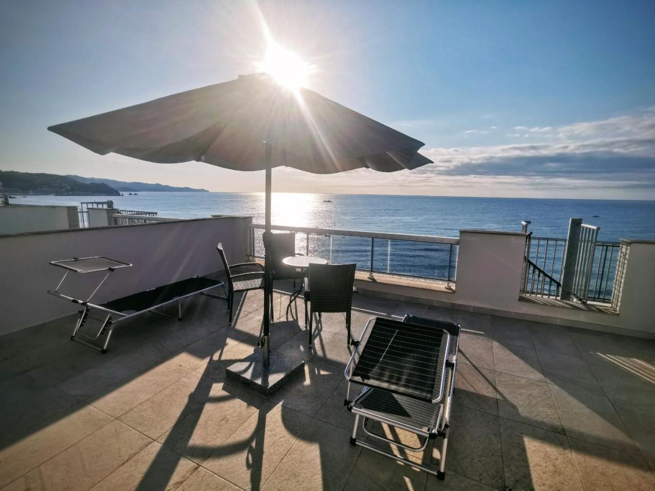 Seafront Apartment In Blanes Eksteriør billede